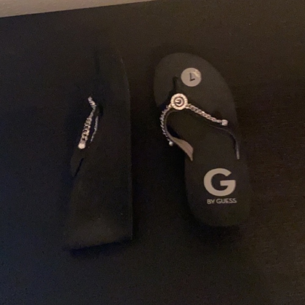 ❤️ Never Worn Black Guess Wedge Flip Flops